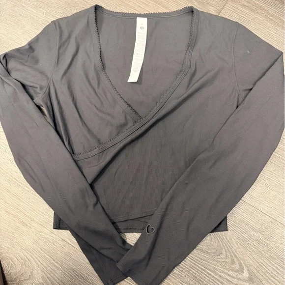 Lululemon Nulu Black Wrap Heart - Picture 3 of 6